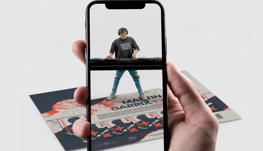 Augmented Reality: Martin Garrix geeft een optreden waar jij de postzegel scant.